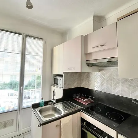 Cosy - 15 Min From - Free Parking Apartment *